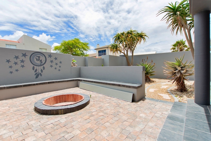 7 Bedroom Property for Sale in Myburgh Park Western Cape